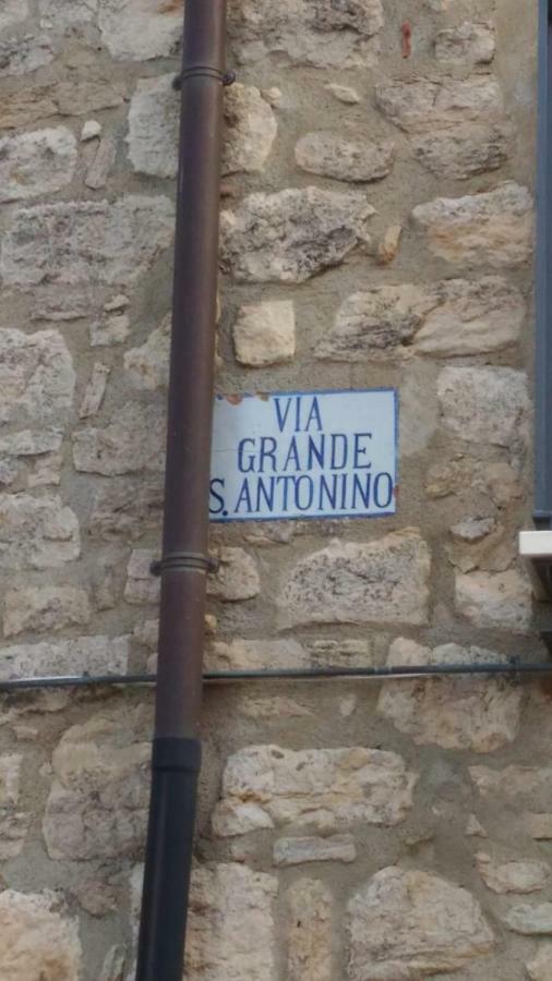 La Nicchia Di Gangi Appartement Buitenkant foto
